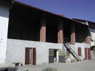 Facciata fienile